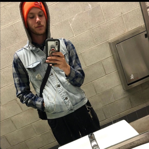 Meet your Posher, Casey - Picture 2 of 5